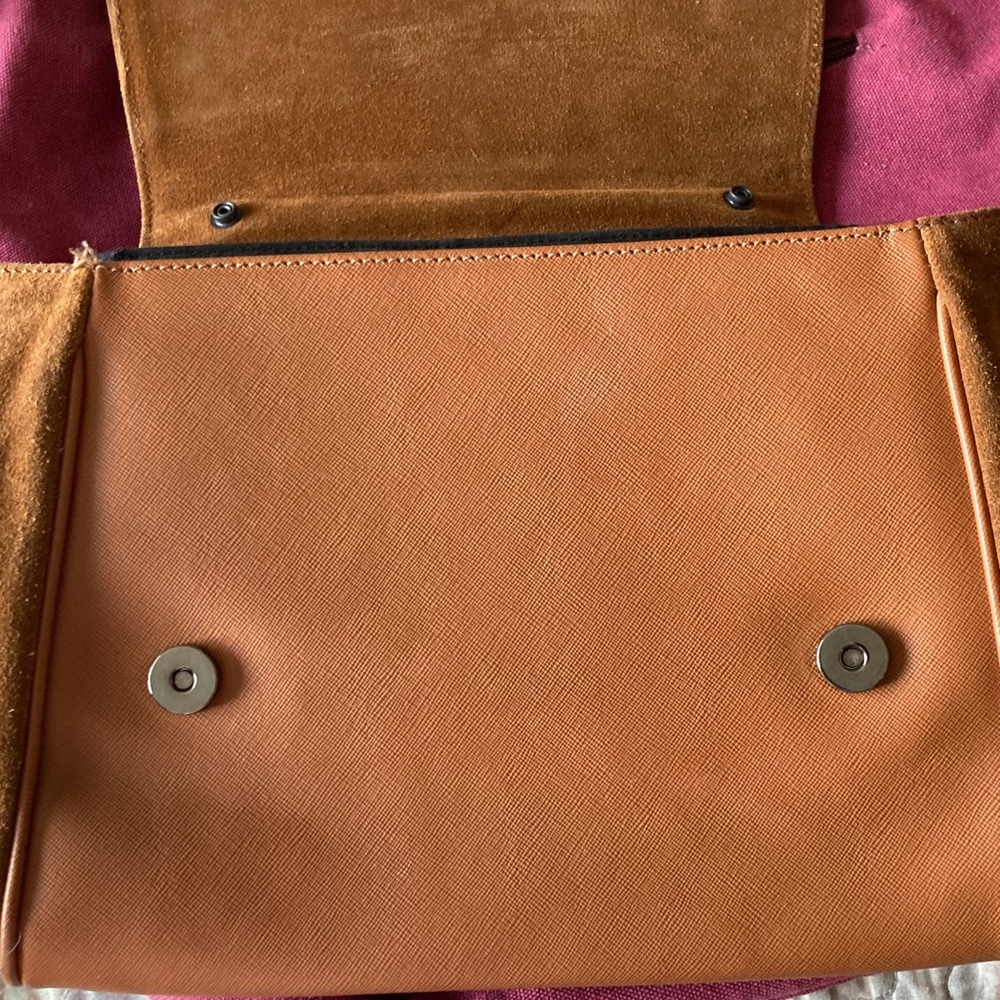 Elegant Brown Leather Satchel - Picture 5 of 6